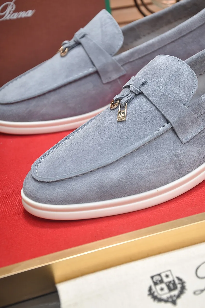 Men's shoes 💰400💶[𝐥𝐨𝐫𝐨 𝐏𝐢𝐚𝐧𝐚] [Couple model] High-end quality, affordable price, LP classic loafers, Italian treasure brand, the only brand that can match Hermès! Only after wearing it do we know that we can’t live up to our feet. Women’s code: 35-40 (customized sizes 34, 41, 42 are non-returnable) Men’s code: 38-44 (customized 45, 46, 47, 48 are non-refundable) Fabric: Customized imported cashmere Lining: Customized imported fetal cowhide Foot: Imported benzene-dyed calfskin Outsole: Exclusive original glass rubber outsole